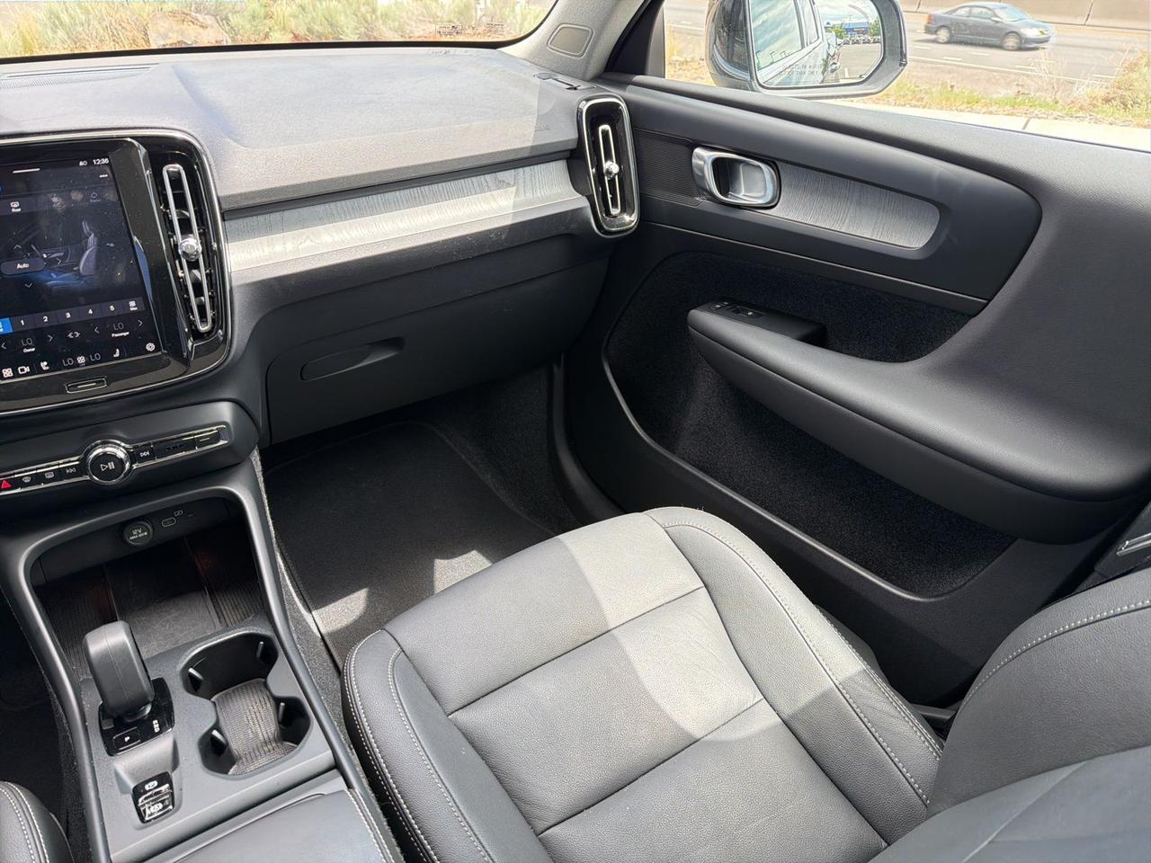 2025 Volvo XC40 B5 Core Bend OR