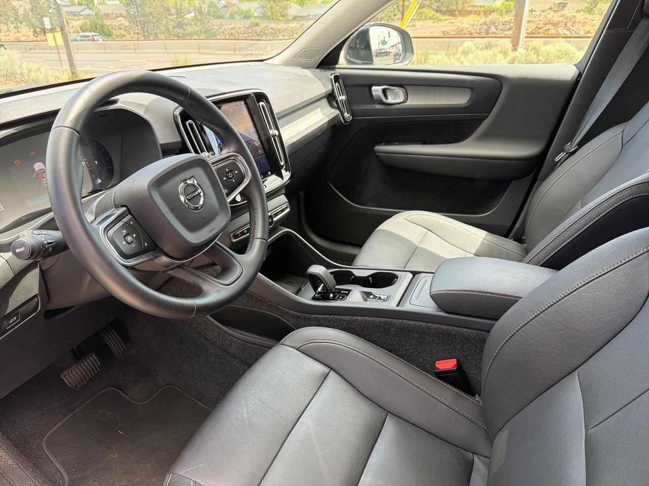 2025 Volvo XC40 B5 Core Bend OR