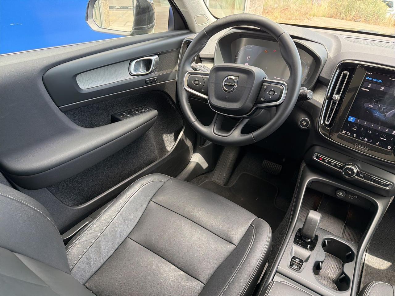 2025 Volvo XC40 B5 Core Bend OR