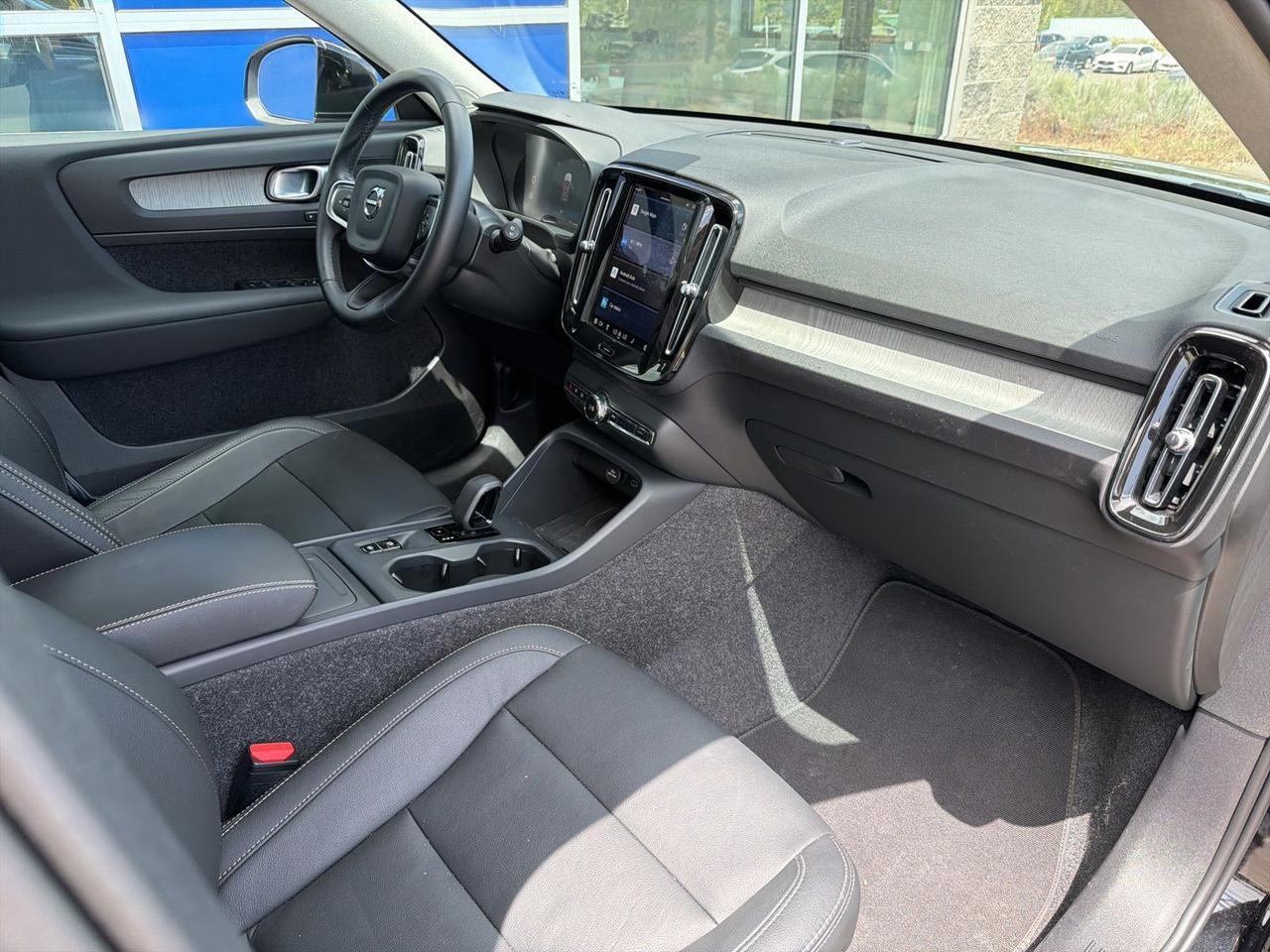 2025 Volvo XC40 B5 Core Bend OR
