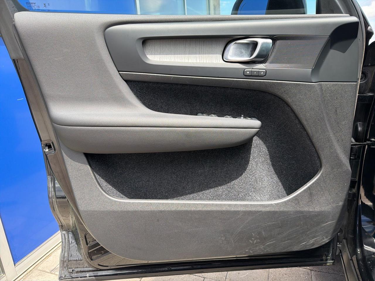2025 Volvo XC40 B5 Core Bend OR