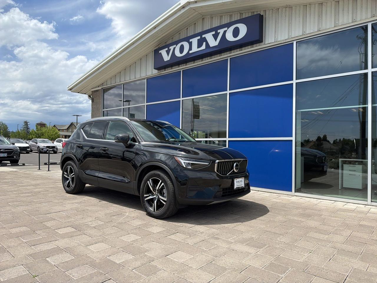 2025 Volvo XC40 B5 Core