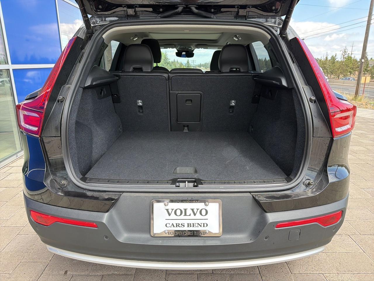 2025 Volvo XC40 B5 Core Bend OR