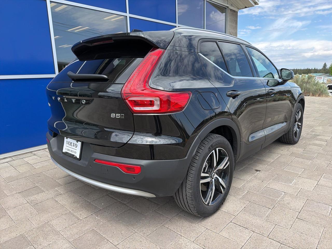 2025 Volvo XC40 B5 Core Bend OR