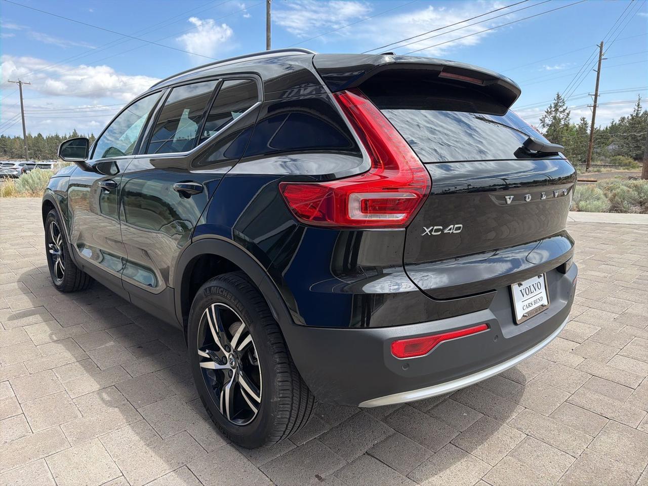 2025 Volvo XC40 B5 Core Bend OR