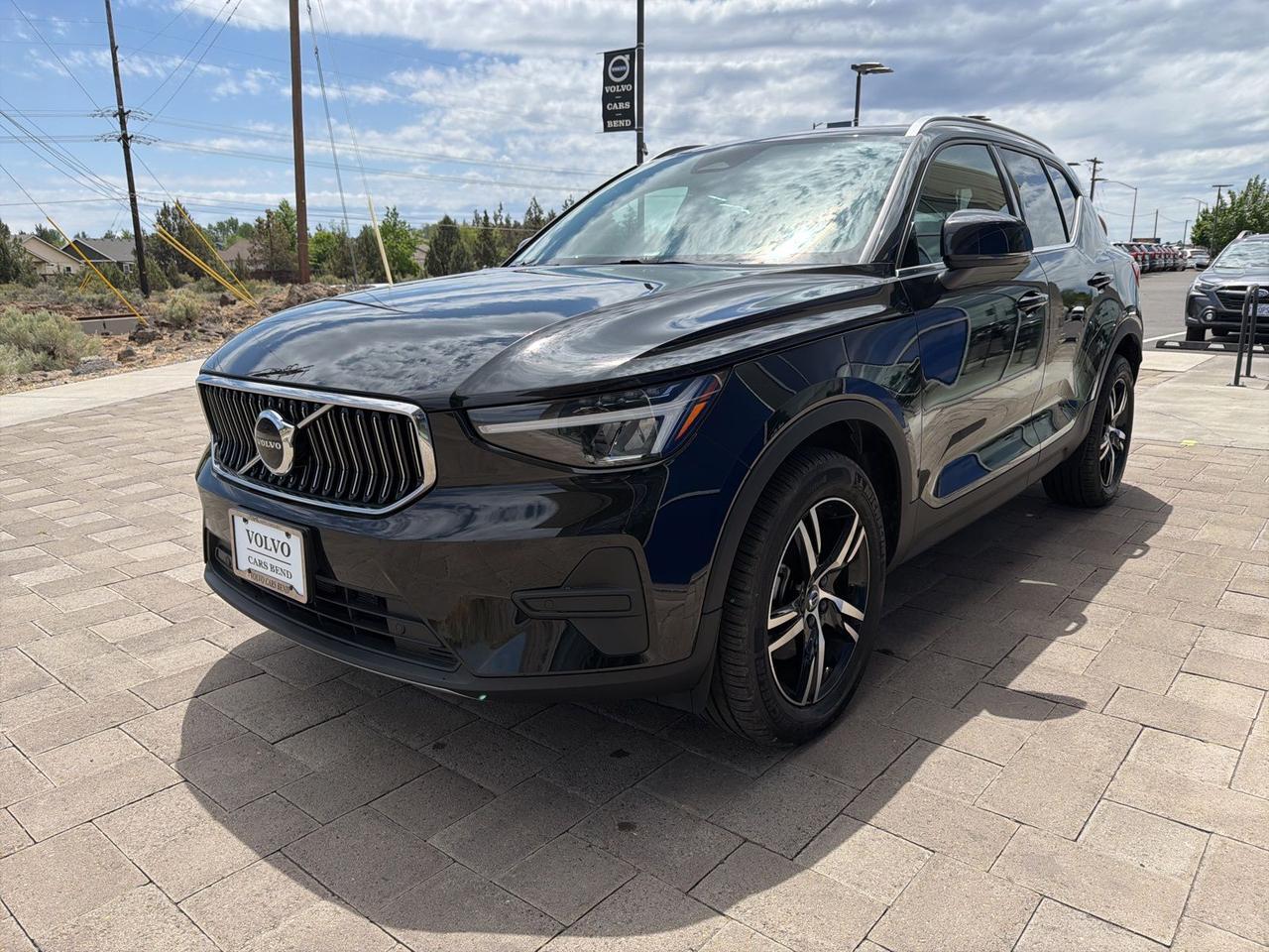 2025 Volvo XC40 B5 Core Bend OR