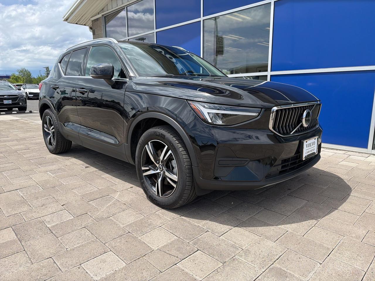 2025 Volvo XC40 B5 Core Bend OR