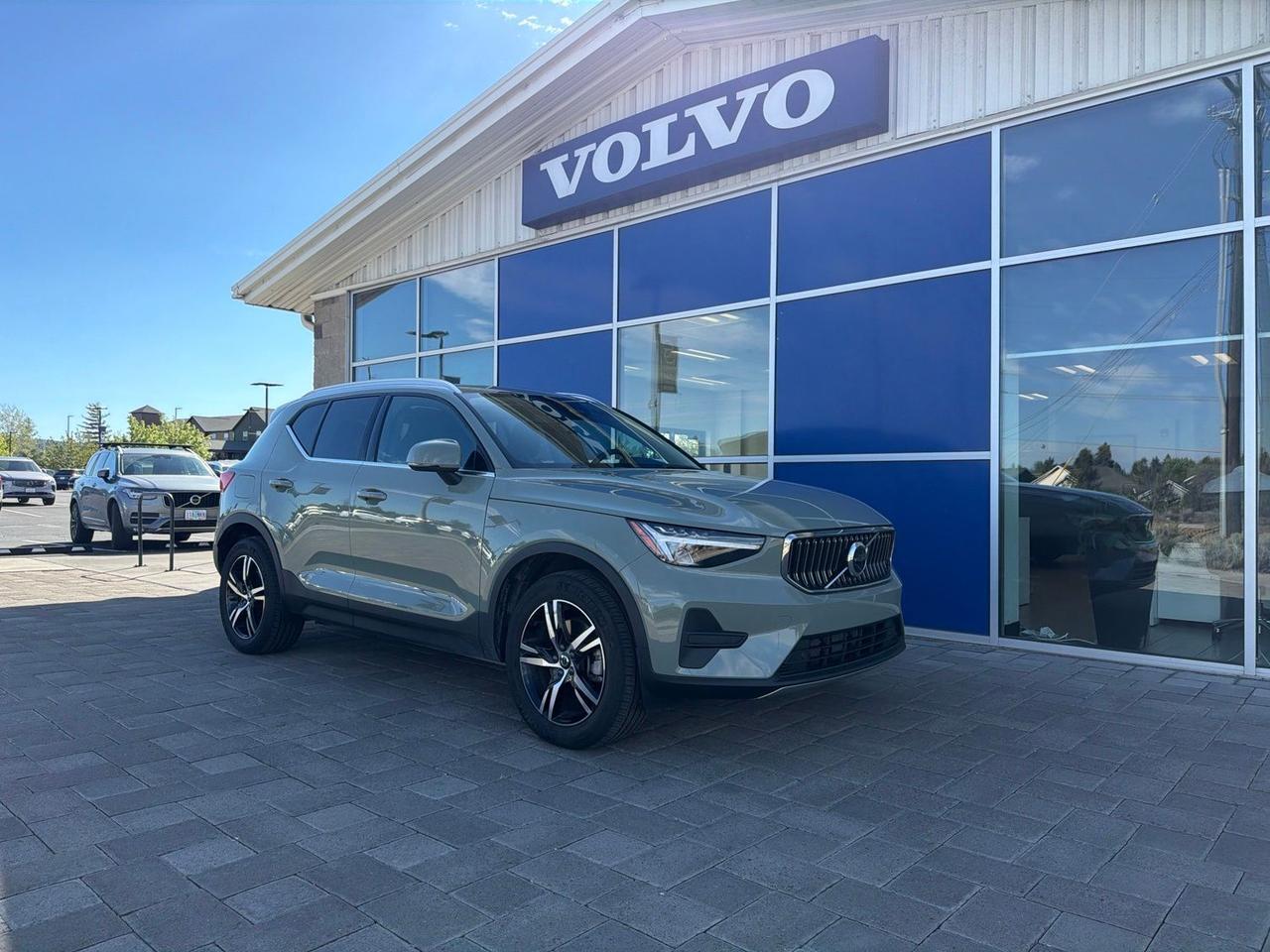 2025 Volvo XC40 B5 Core