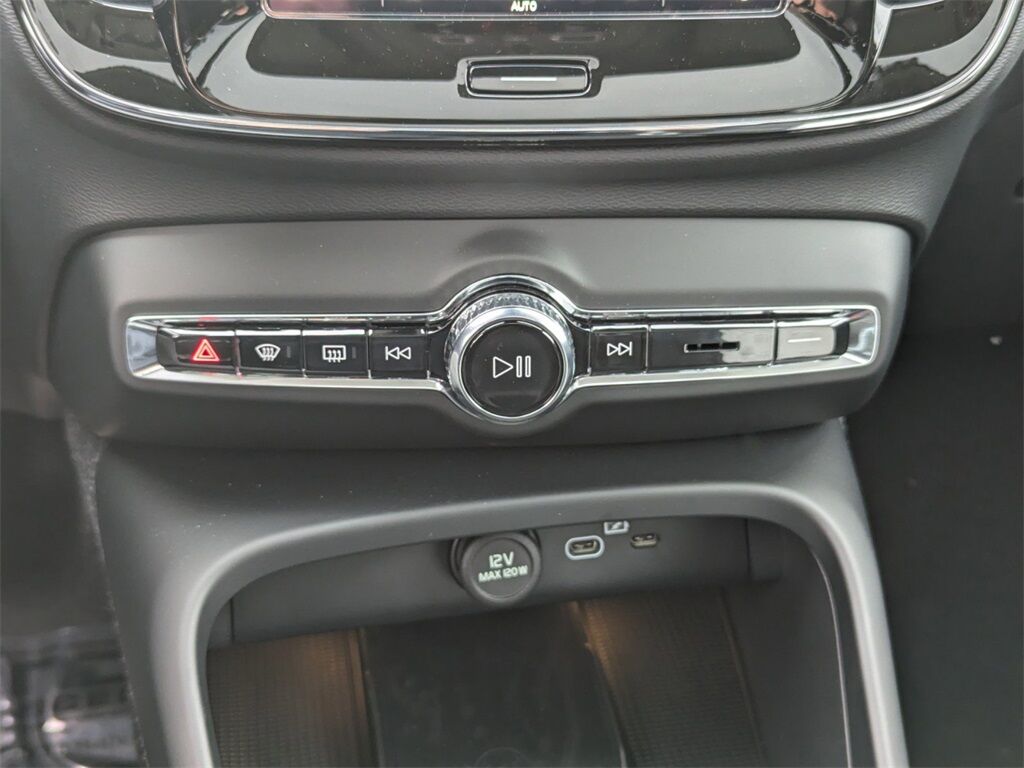 2025 Volvo XC40 B5 Core Hunt Valley MD