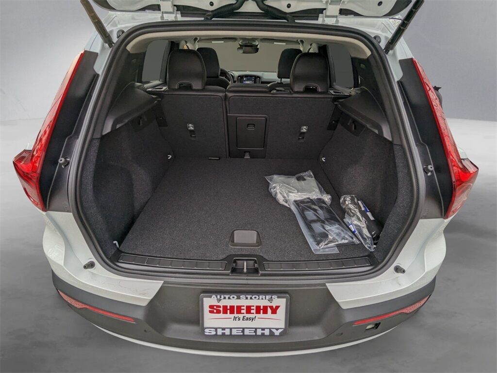 2025 Volvo XC40 B5 Core Hunt Valley MD