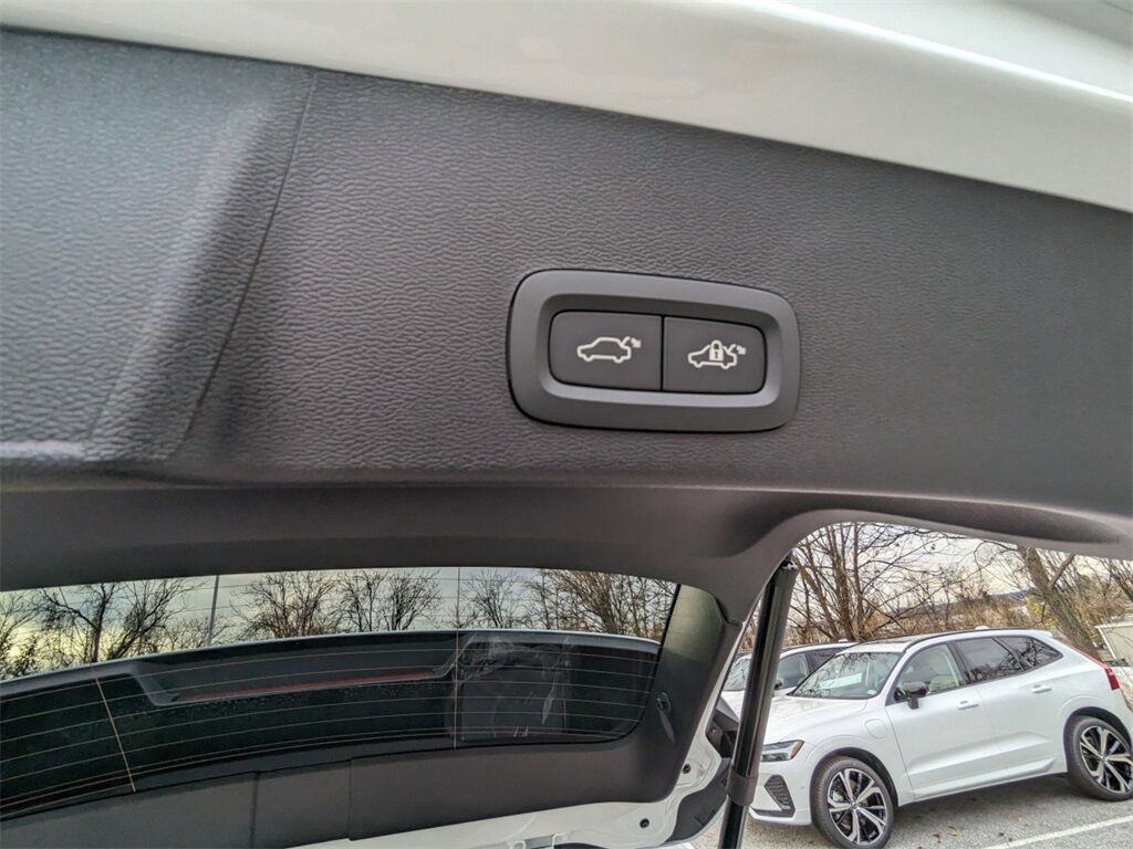 2025 Volvo XC40 B5 Core Hunt Valley MD