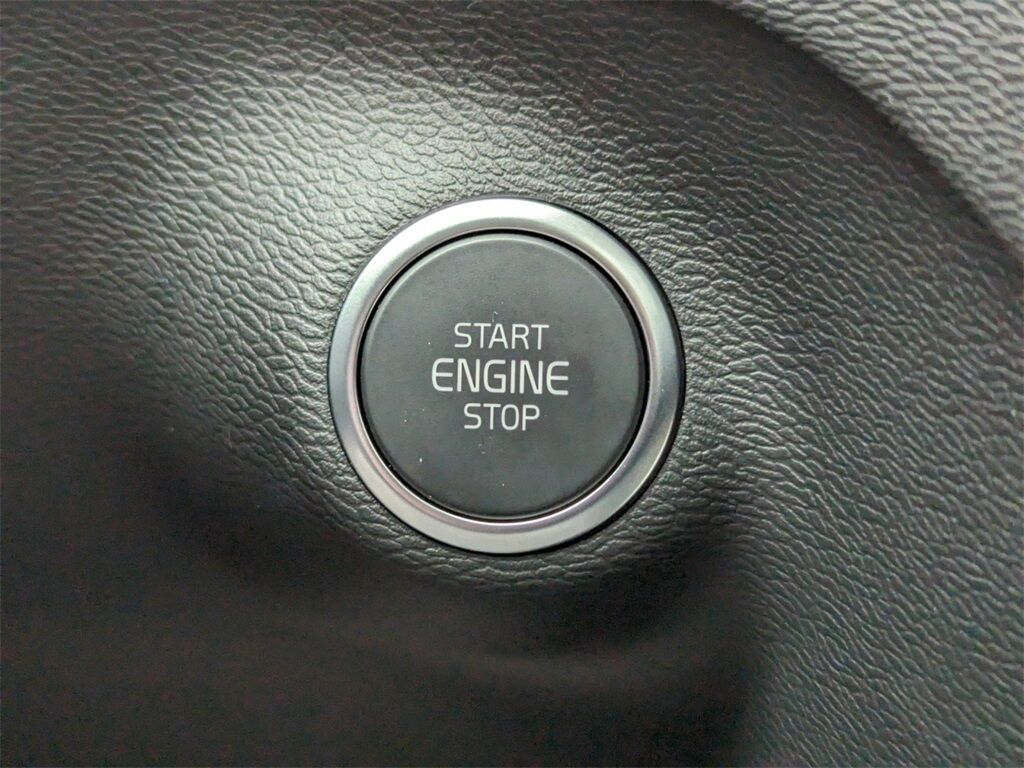 2025 Volvo XC40 B5 Core Hunt Valley MD