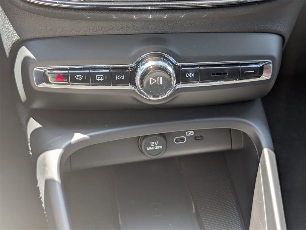 2025 Volvo XC40 B5 Core Hunt Valley MD