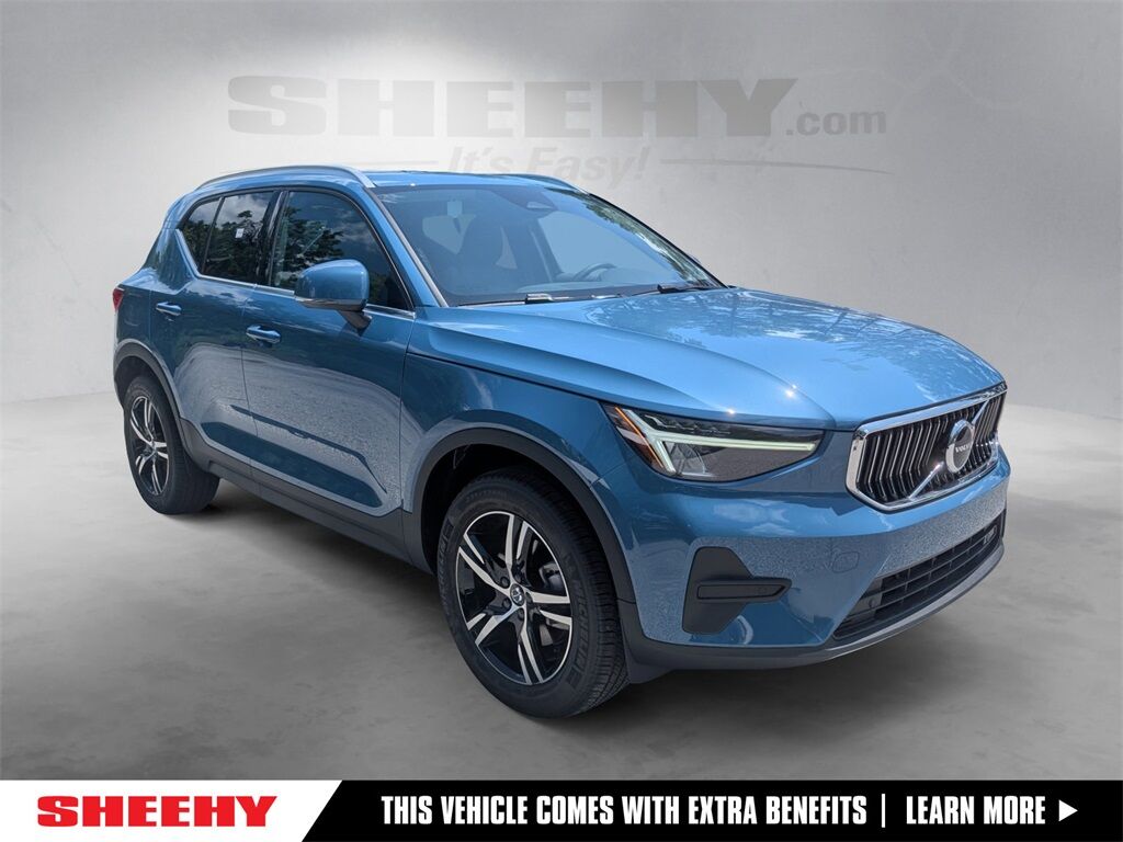2025 Volvo XC40 B5 Core