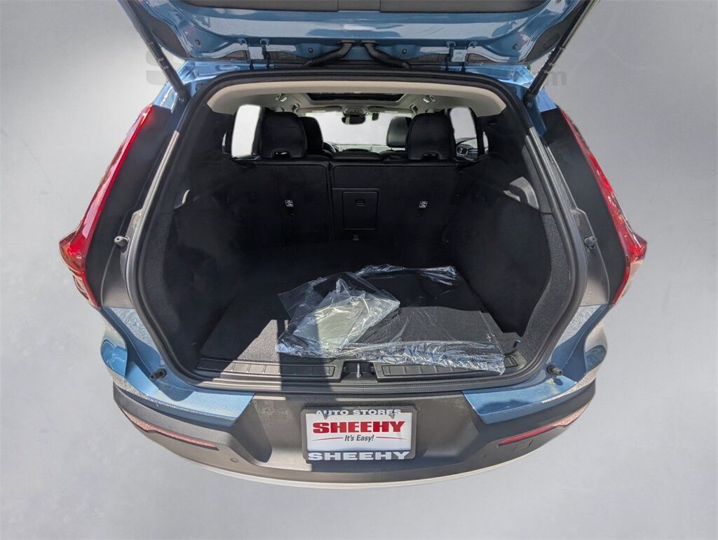 2025 Volvo XC40 B5 Core Hunt Valley MD