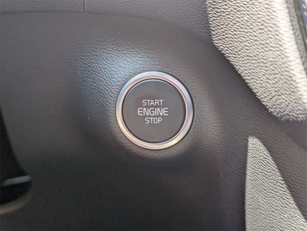 2025 Volvo XC40 B5 Core Hunt Valley MD