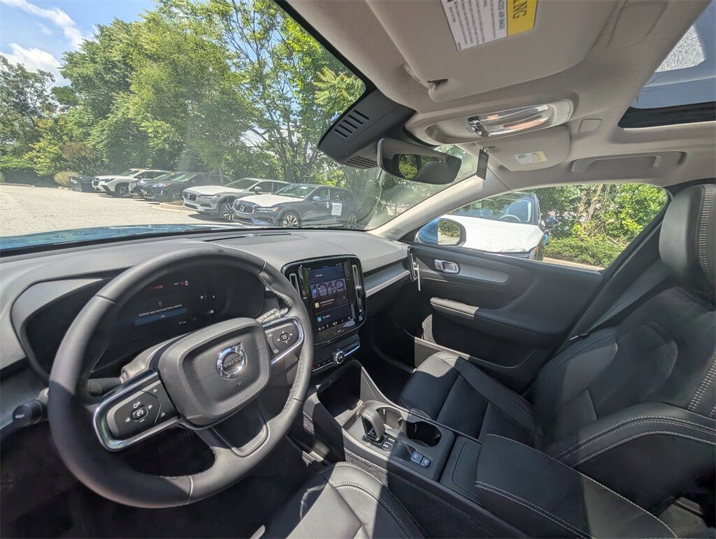 2025 Volvo XC40 B5 Core Hunt Valley MD