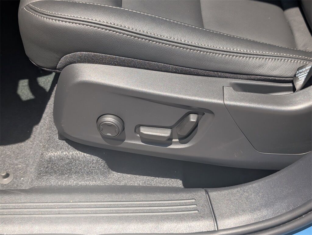 2025 Volvo XC40 B5 Core Hunt Valley MD