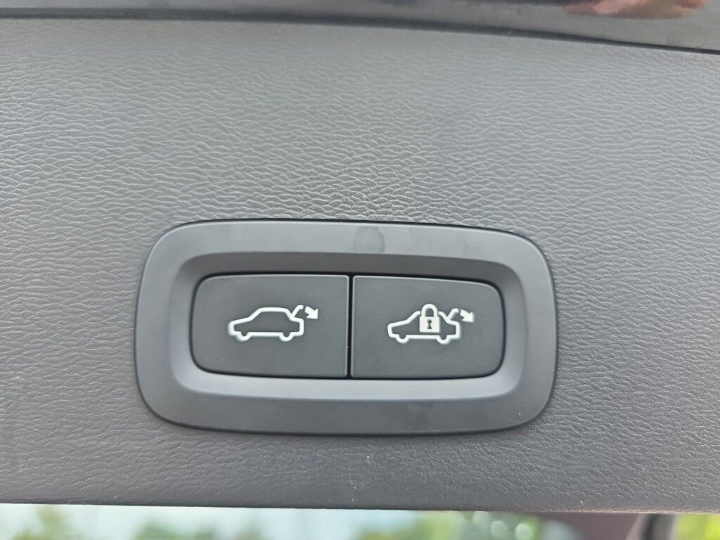 2025 Volvo XC40 B5 Core Hunt Valley MD