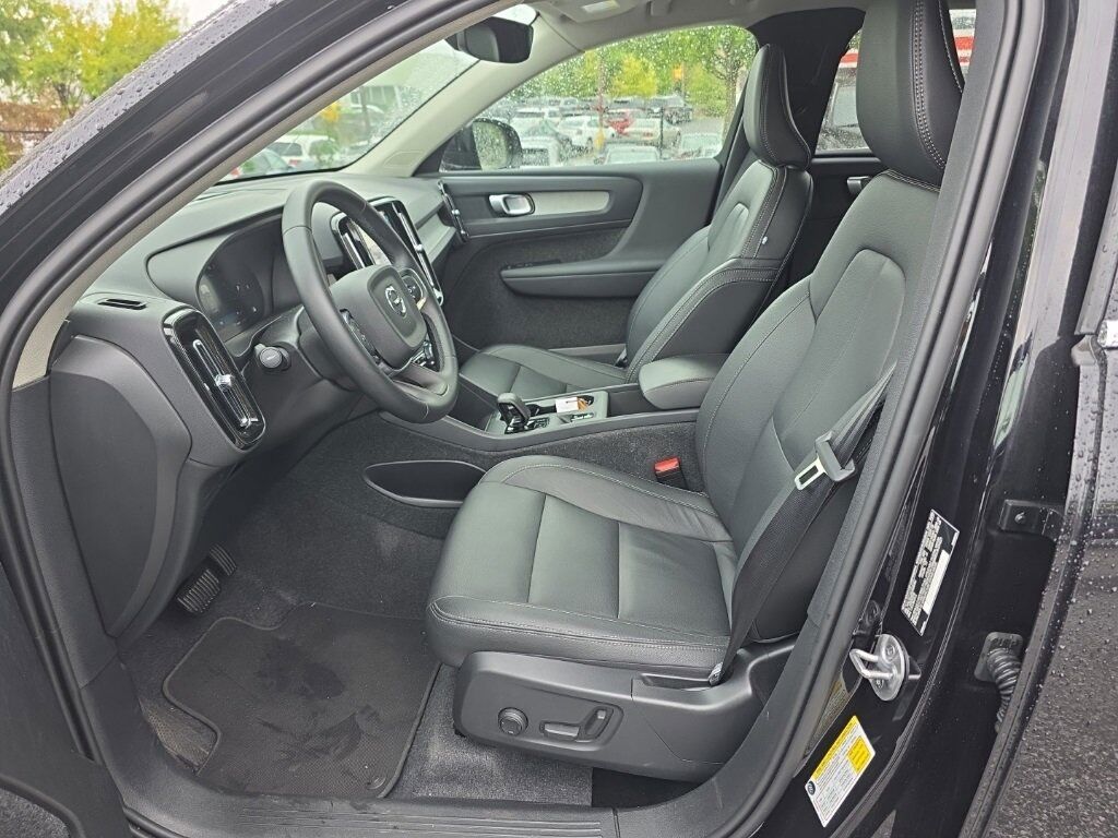 2025 Volvo XC40 B5 Core Hunt Valley MD