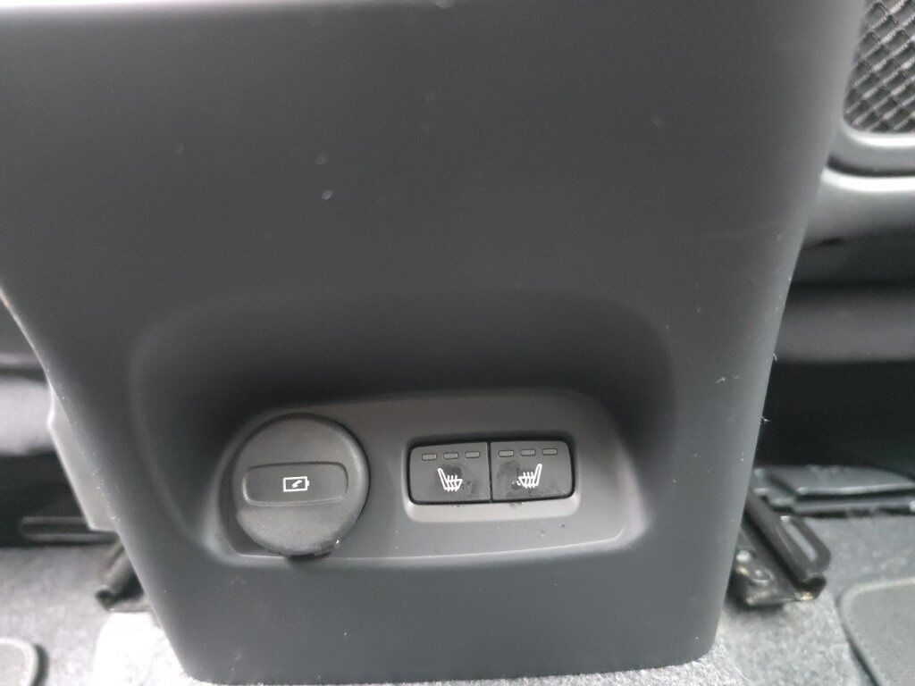 2025 Volvo XC40 B5 Core Hunt Valley MD