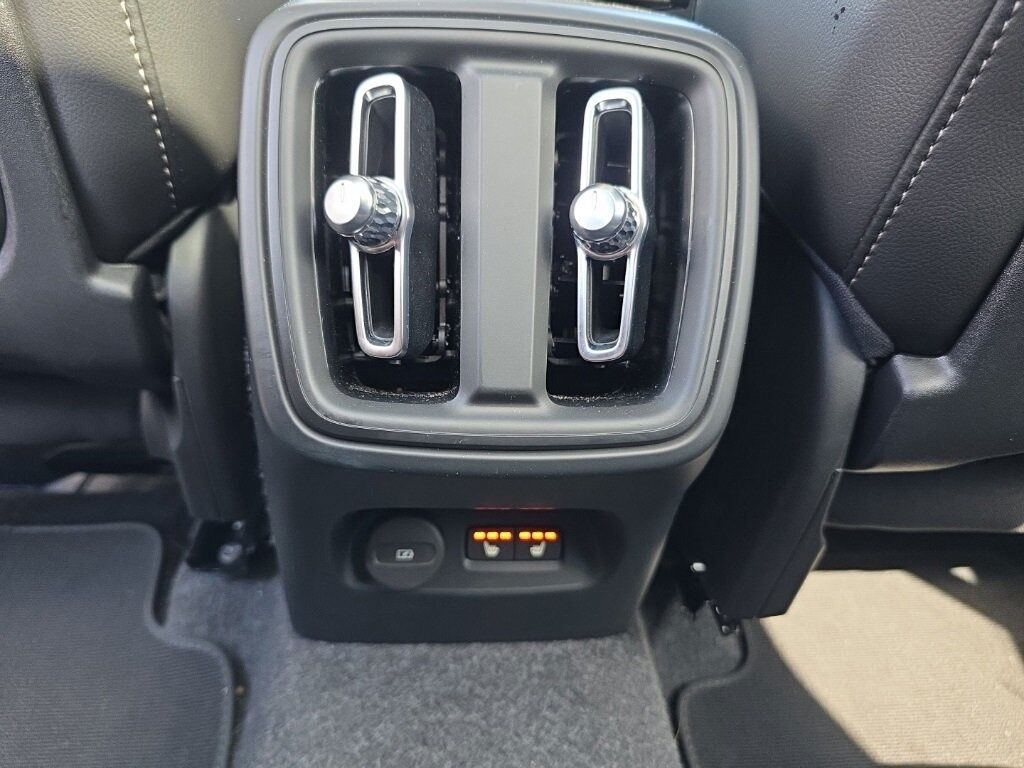 2025 Volvo XC40 B5 Core Hunt Valley MD