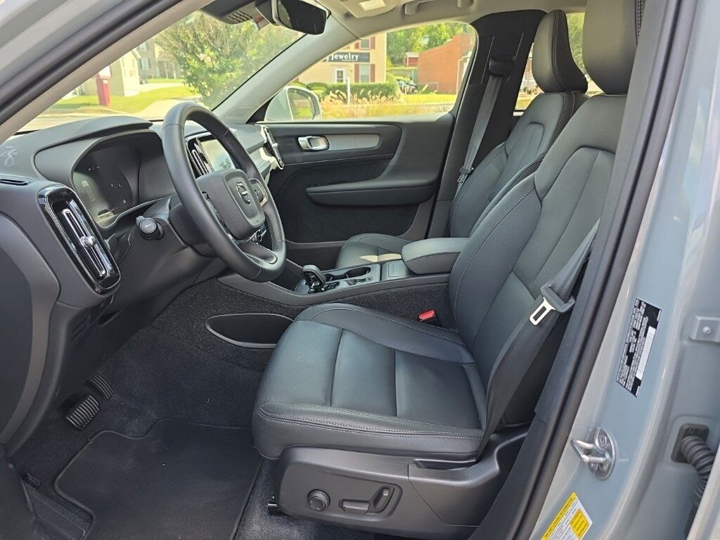 2025 Volvo XC40 B5 Core Hunt Valley MD