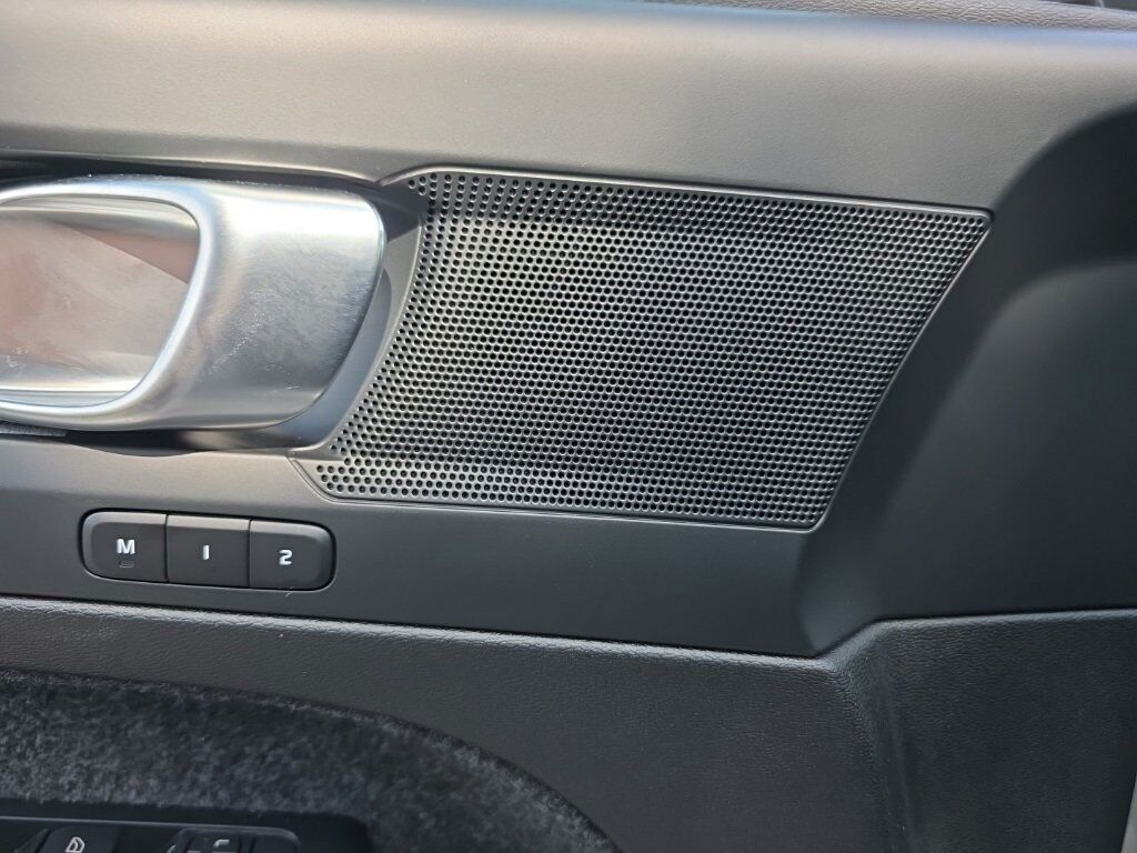 2025 Volvo XC40 B5 Core Hunt Valley MD