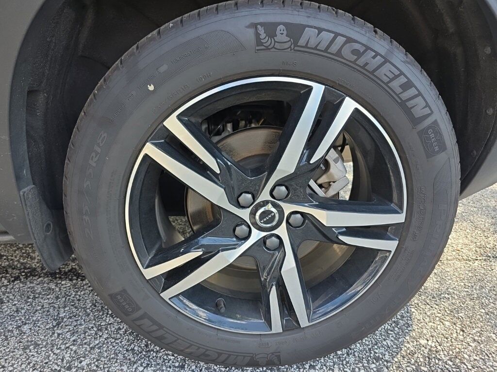 2025 Volvo XC40 B5 Core Hunt Valley MD