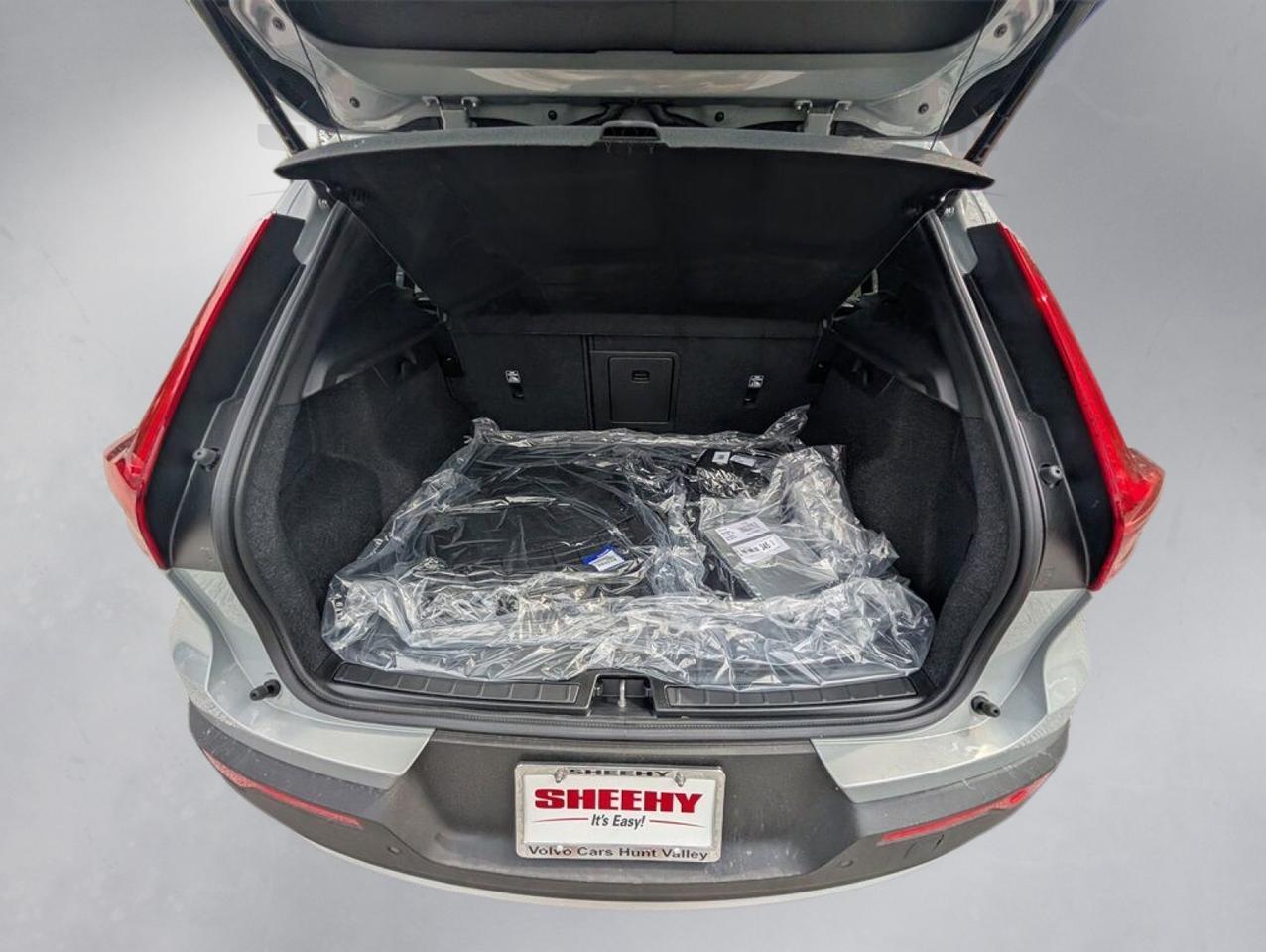2025 Volvo XC40 B5 Core Hunt Valley MD