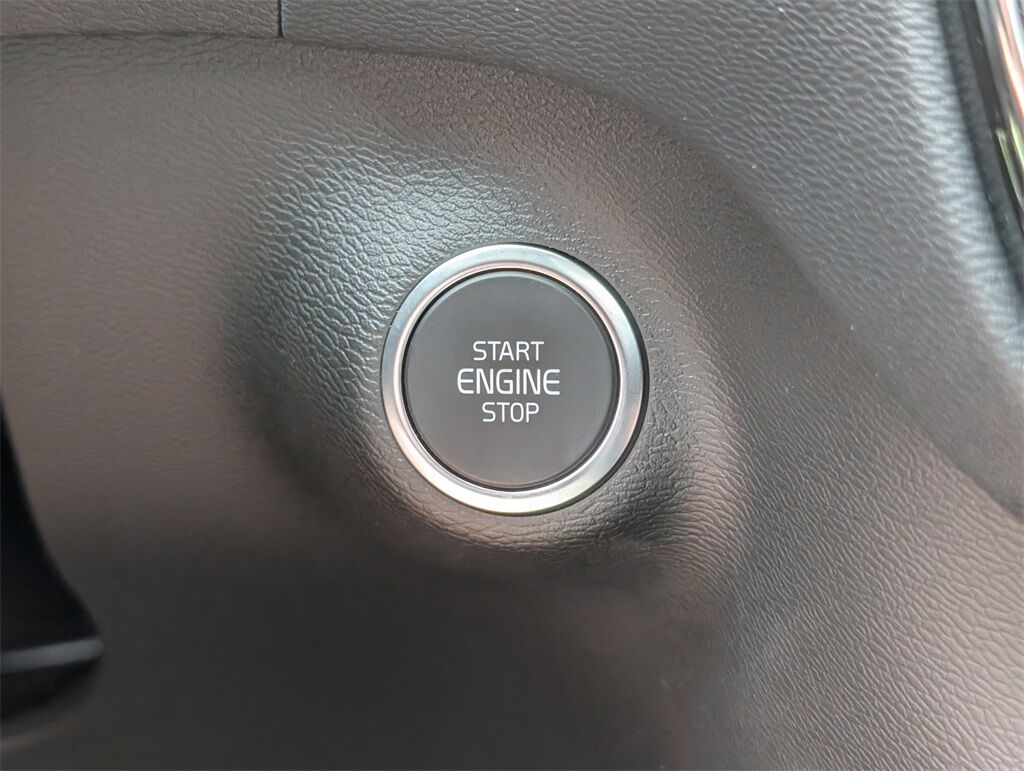 2025 Volvo XC40 B5 Core Hunt Valley MD