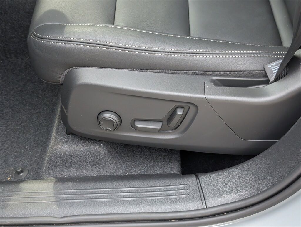 2025 Volvo XC40 B5 Core Hunt Valley MD