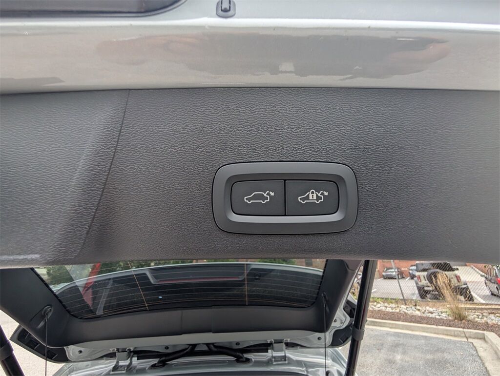 2025 Volvo XC40 B5 Core Hunt Valley MD