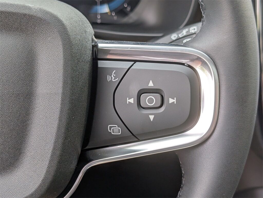 2025 Volvo XC40 B5 Core Hunt Valley MD