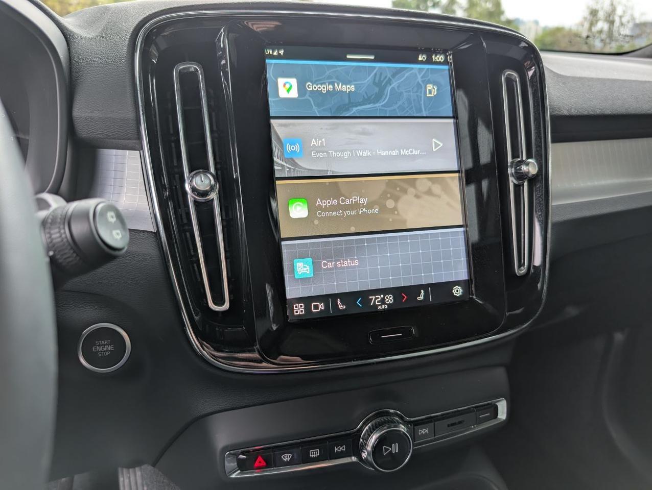 2025 Volvo XC40 B5 Hybrid AWD CORE | High Performance Audio, Panoramic Roof, Android/Carplay & Heated Seats Portland OR