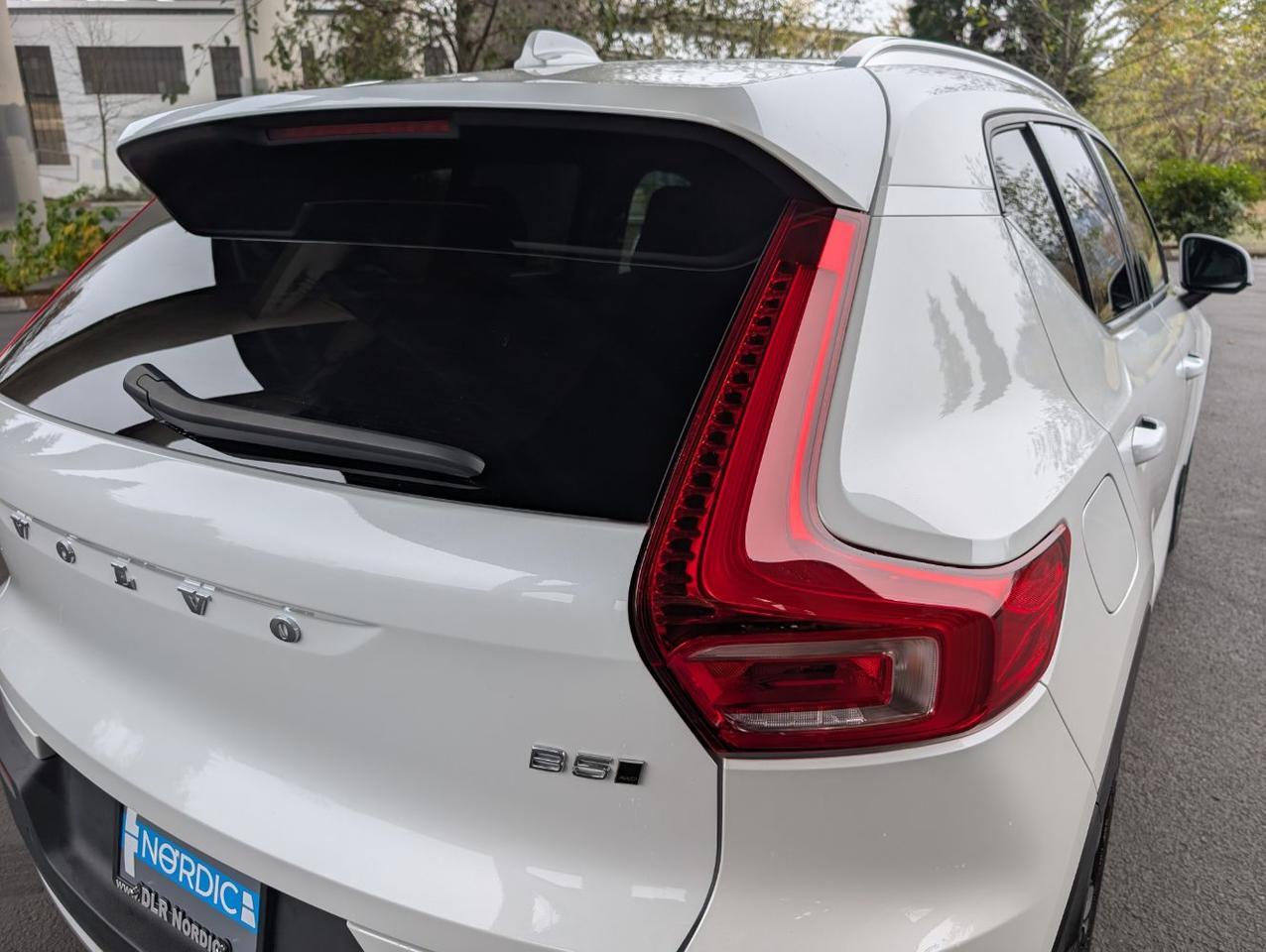 2025 Volvo XC40 B5 Hybrid AWD CORE | High Performance Audio, Panoramic Roof, Android/Carplay & Heated Seats Portland OR