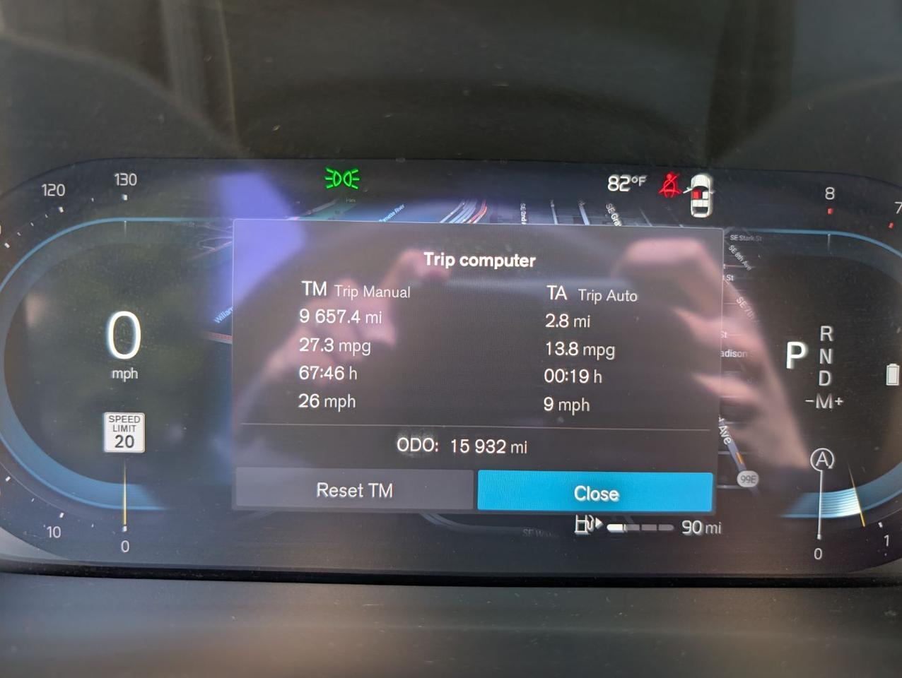 2025 Volvo XC40 B5 Hybrid AWD CORE | High Performance Audio, Panoramic Roof, Google Built In & Heated Seats Portland OR