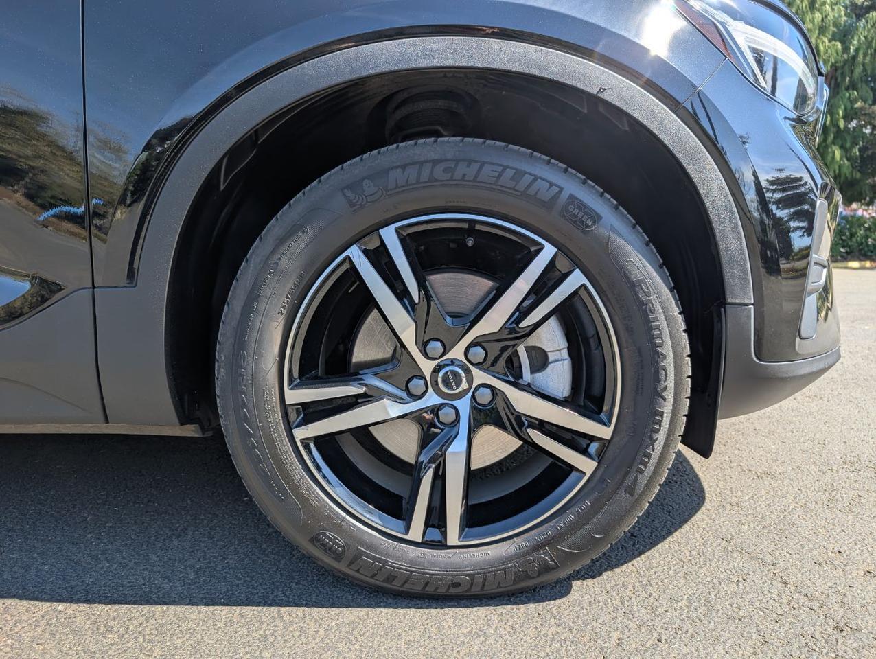 2025 Volvo XC40 B5 Hybrid AWD CORE | High Performance Audio, Panoramic Roof, Google Built In & Heated Seats Portland OR