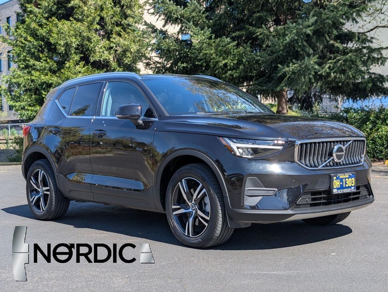 2025 Volvo XC40 B5 Hybrid AWD CORE | High Performance Audio, Panoramic Roof, Google Built In & Heated Seats