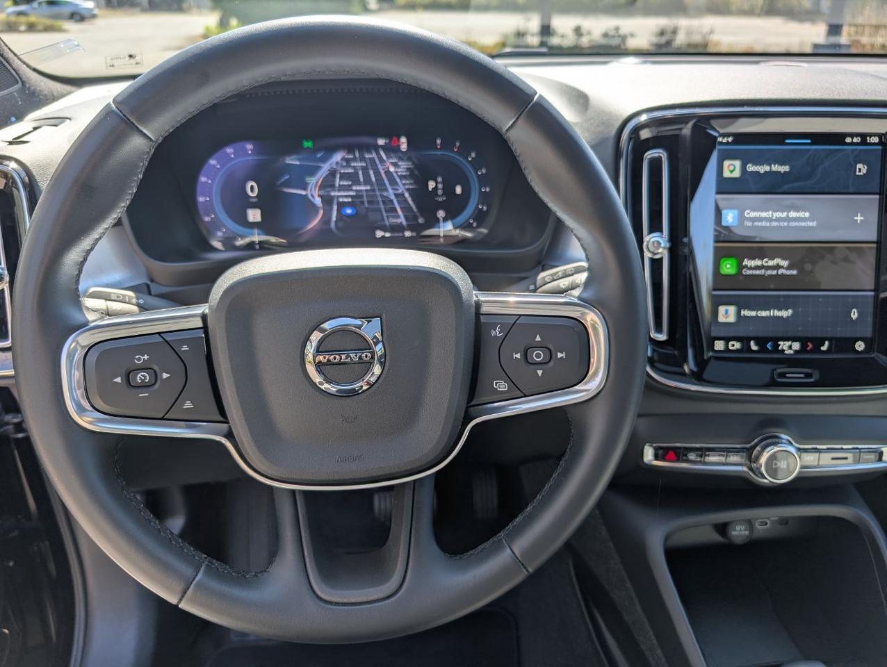 2025 Volvo XC40 B5 Hybrid AWD CORE | High Performance Audio, Panoramic Roof, Heated Seats * Portland OR