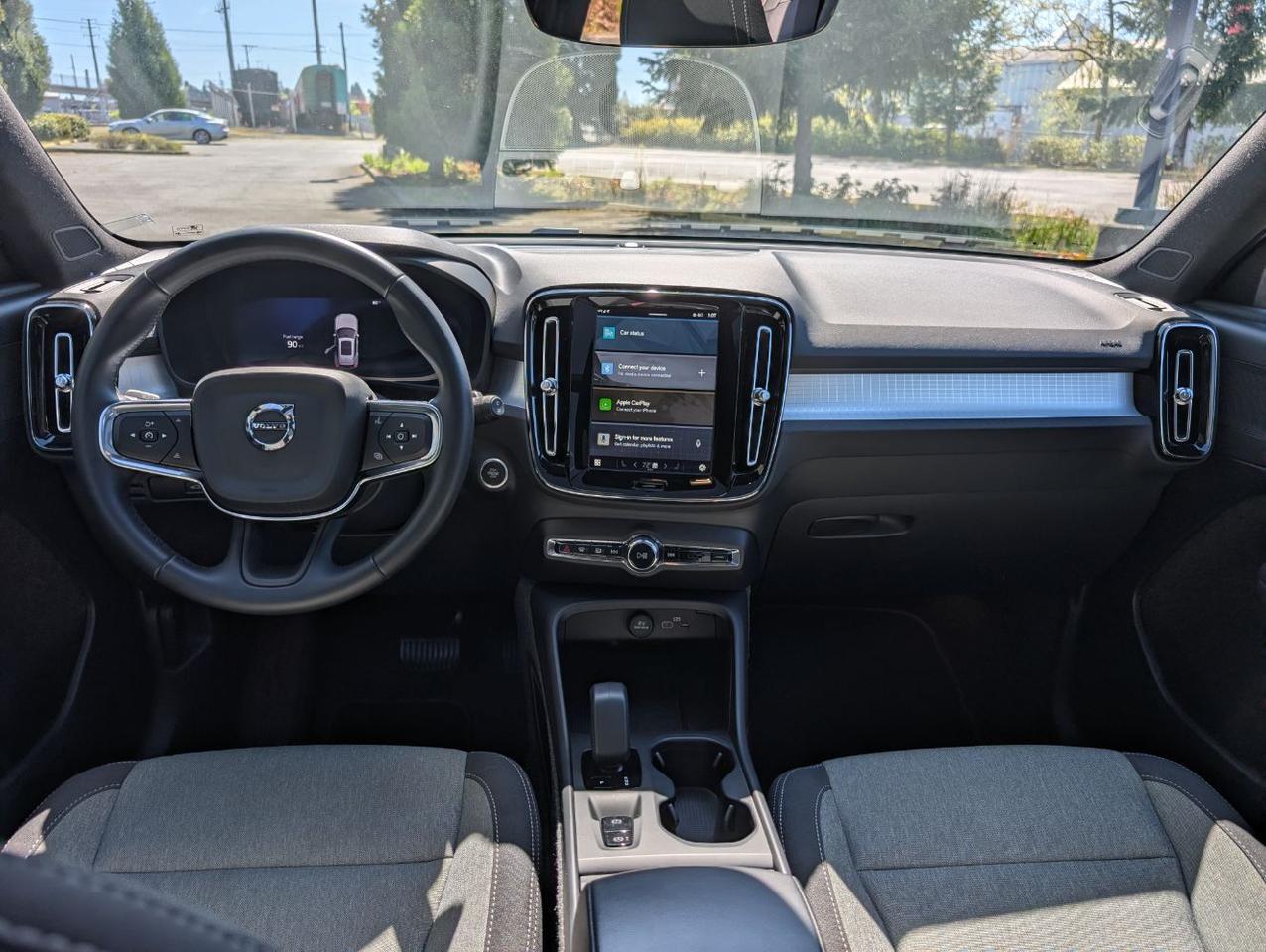 2025 Volvo XC40 B5 Hybrid AWD CORE | High Performance Audio, Panoramic Roof, Heated Seats * Portland OR