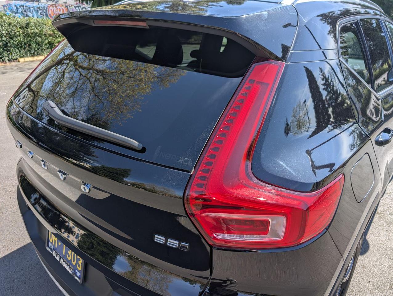 2025 Volvo XC40 B5 Hybrid AWD CORE | High Performance Audio, Panoramic Roof, Heated Seats * Portland OR