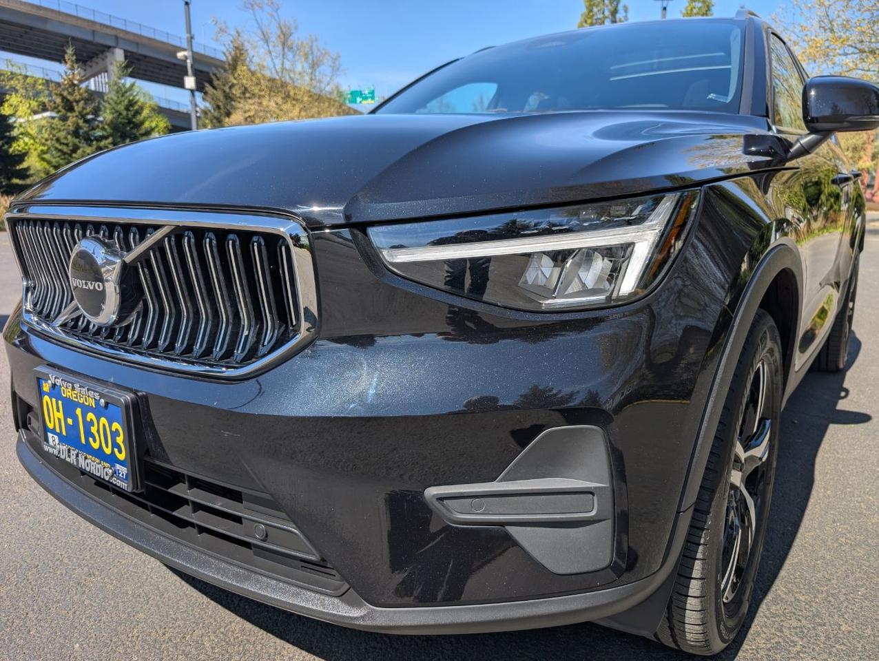 2025 Volvo XC40 B5 Hybrid AWD CORE | High Performance Audio, Panoramic Roof, Heated Seats * Portland OR