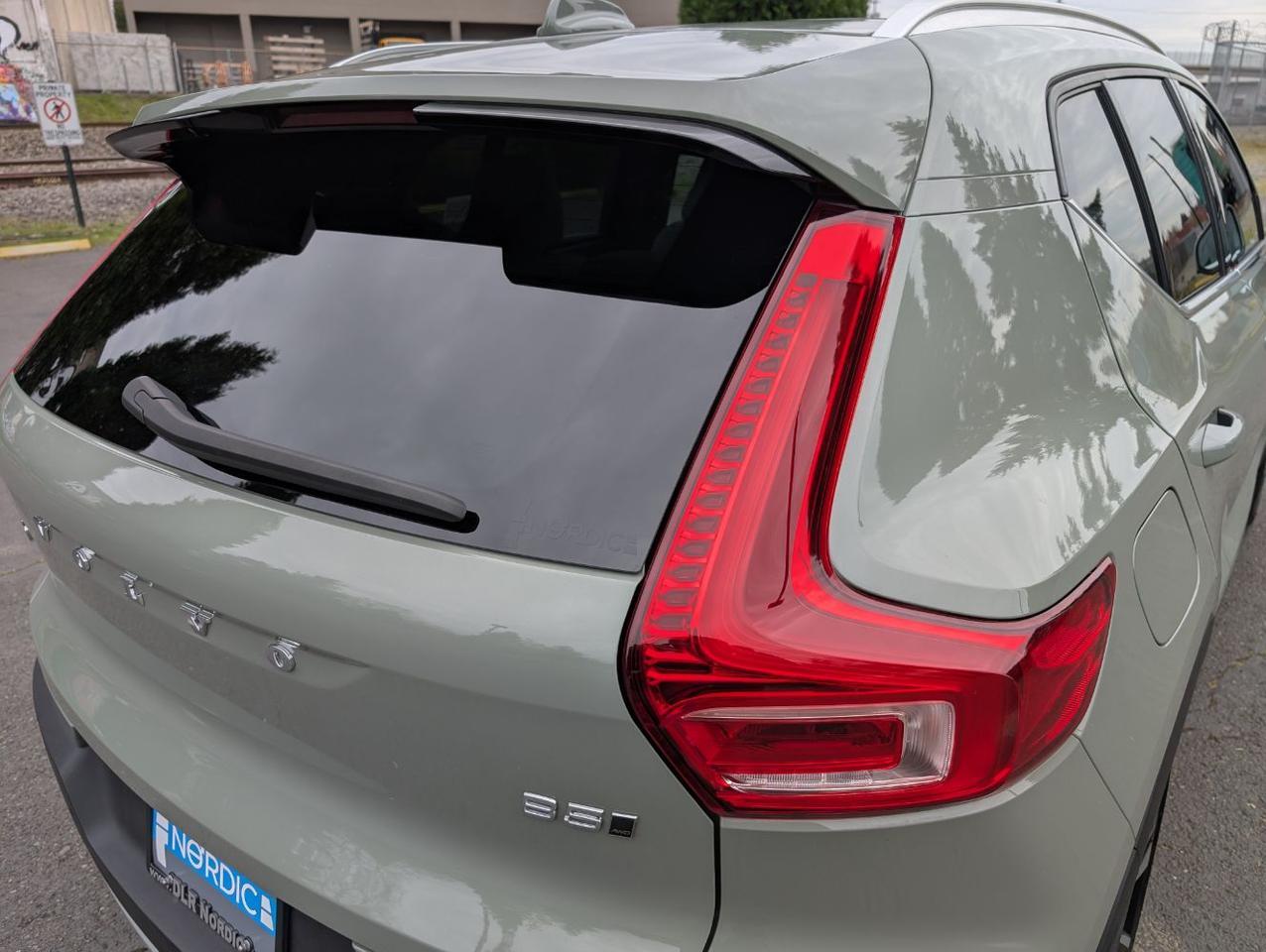 2025 Volvo XC40 B5 Hybrid AWD PLUS | HK Premium Audio, Climate Pkg, 20" Wheels * Portland OR