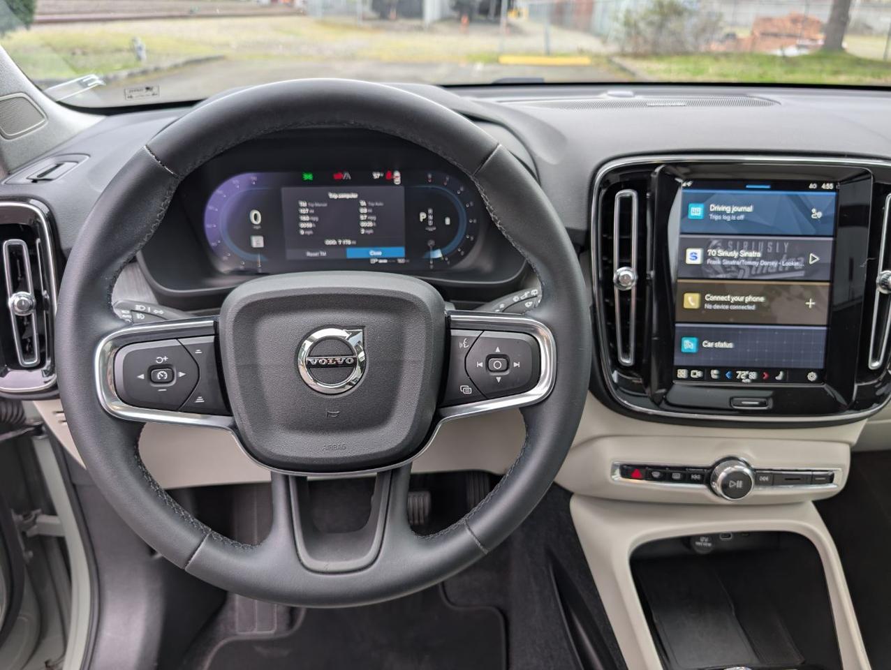 2025 Volvo XC40 B5 Hybrid AWD PLUS | HK Premium Audio, Climate Pkg, 20" Wheels * Portland OR