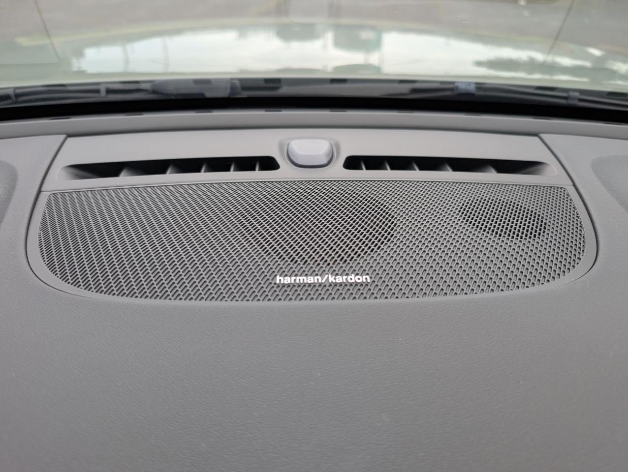 2025 Volvo XC40 B5 Hybrid AWD PLUS | HK Premium Audio, Climate Pkg, 20" Wheels * Portland OR