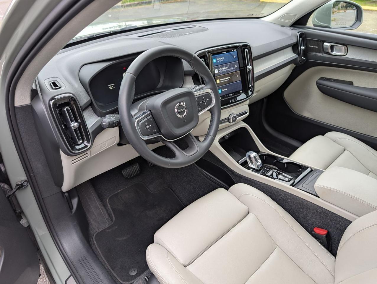 2025 Volvo XC40 B5 Hybrid AWD PLUS | HK Premium Audio, Climate Pkg, 20" Wheels * Portland OR