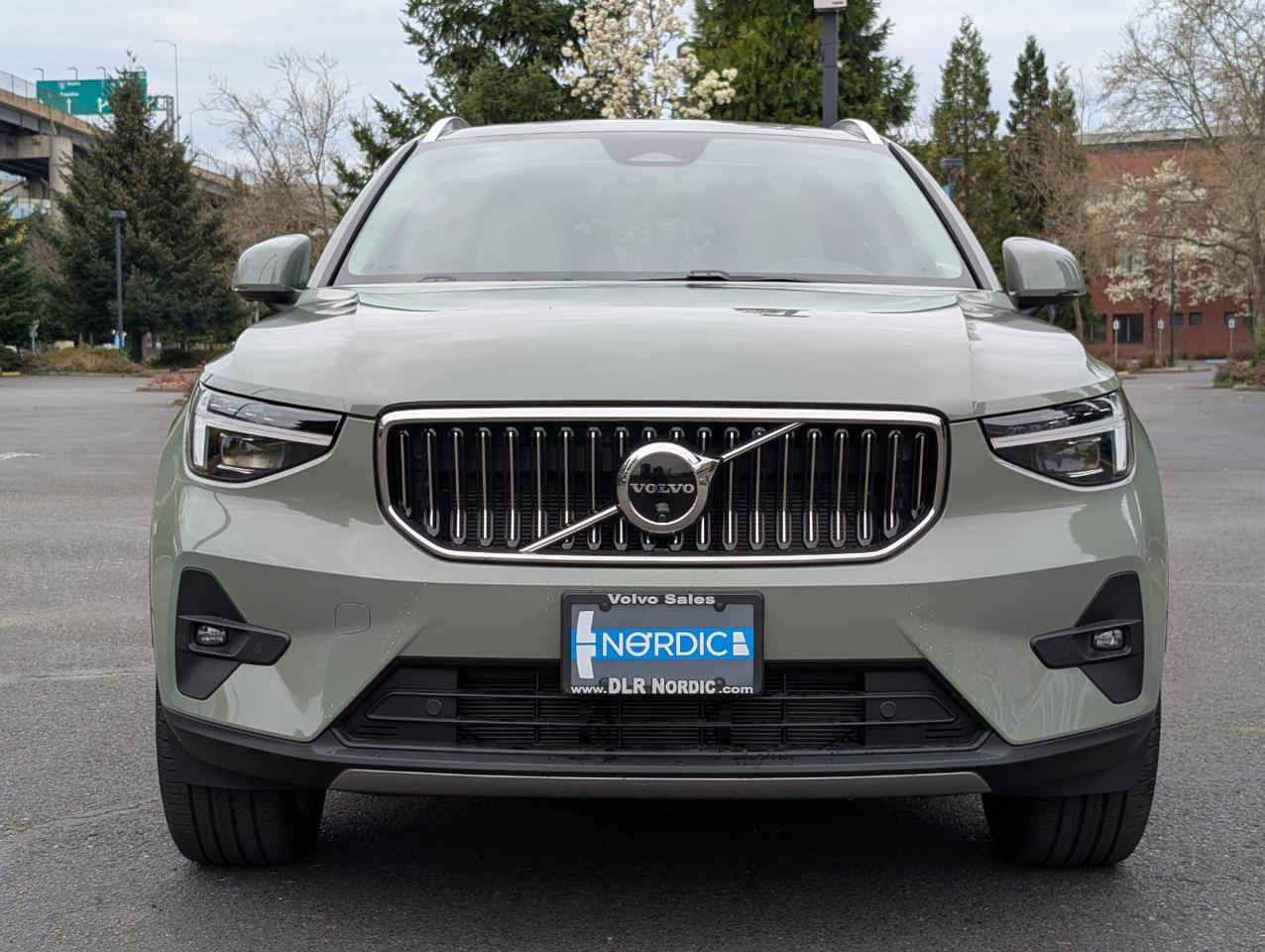 2025 Volvo XC40 B5 Hybrid AWD PLUS | HK Premium Audio, Climate Pkg, 20" Wheels * Portland OR