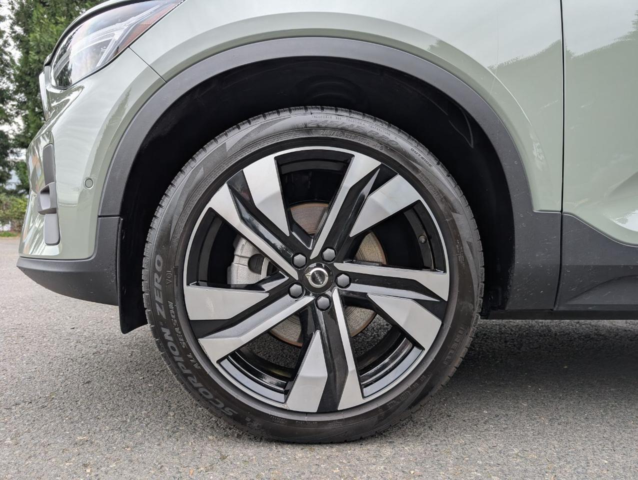 2025 Volvo XC40 B5 Hybrid AWD PLUS | HK Premium Audio, Climate Pkg, 20" Wheels * Portland OR