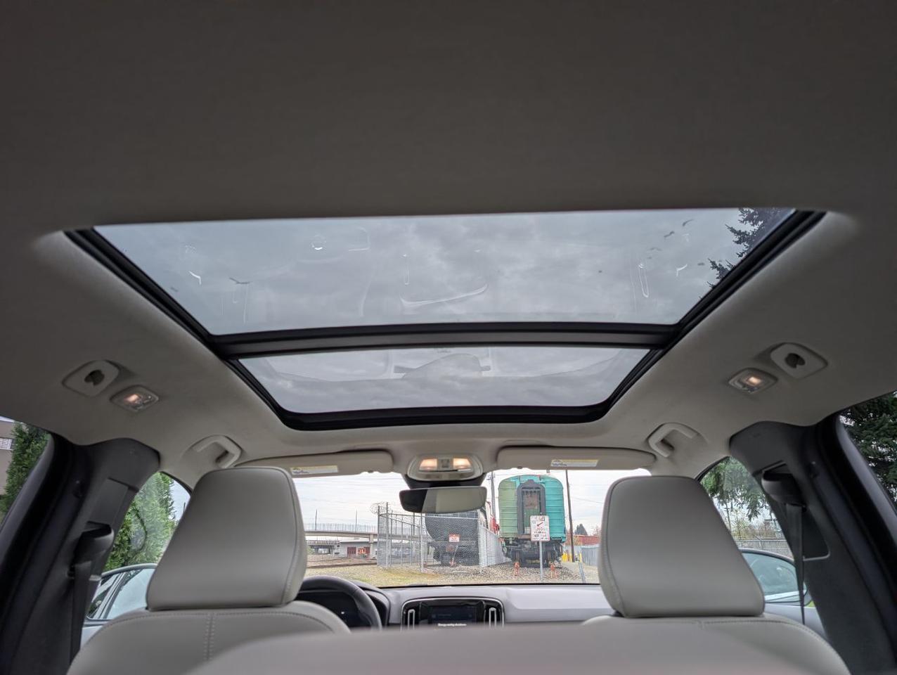 2025 Volvo XC40 B5 Hybrid AWD PLUS | HK Premium Audio, Climate Pkg, 20" Wheels * Portland OR